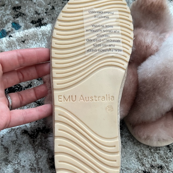 BNWT EMU Australia slippers size 6 no box - Picture 3 of 3